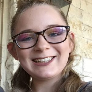 Meet your Posher, Makenzie